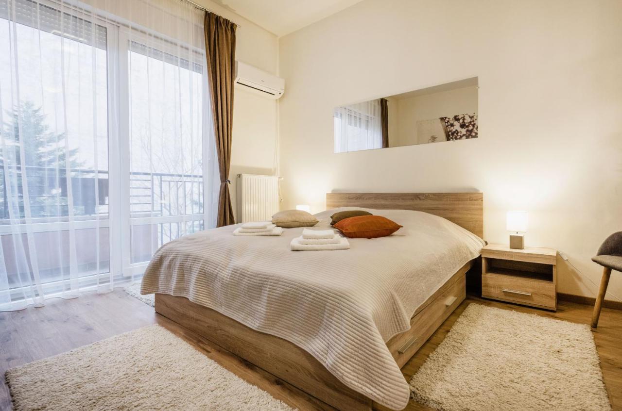 Downtown Charm With Balcony And Garden View Apartment Budapest Exterior photo